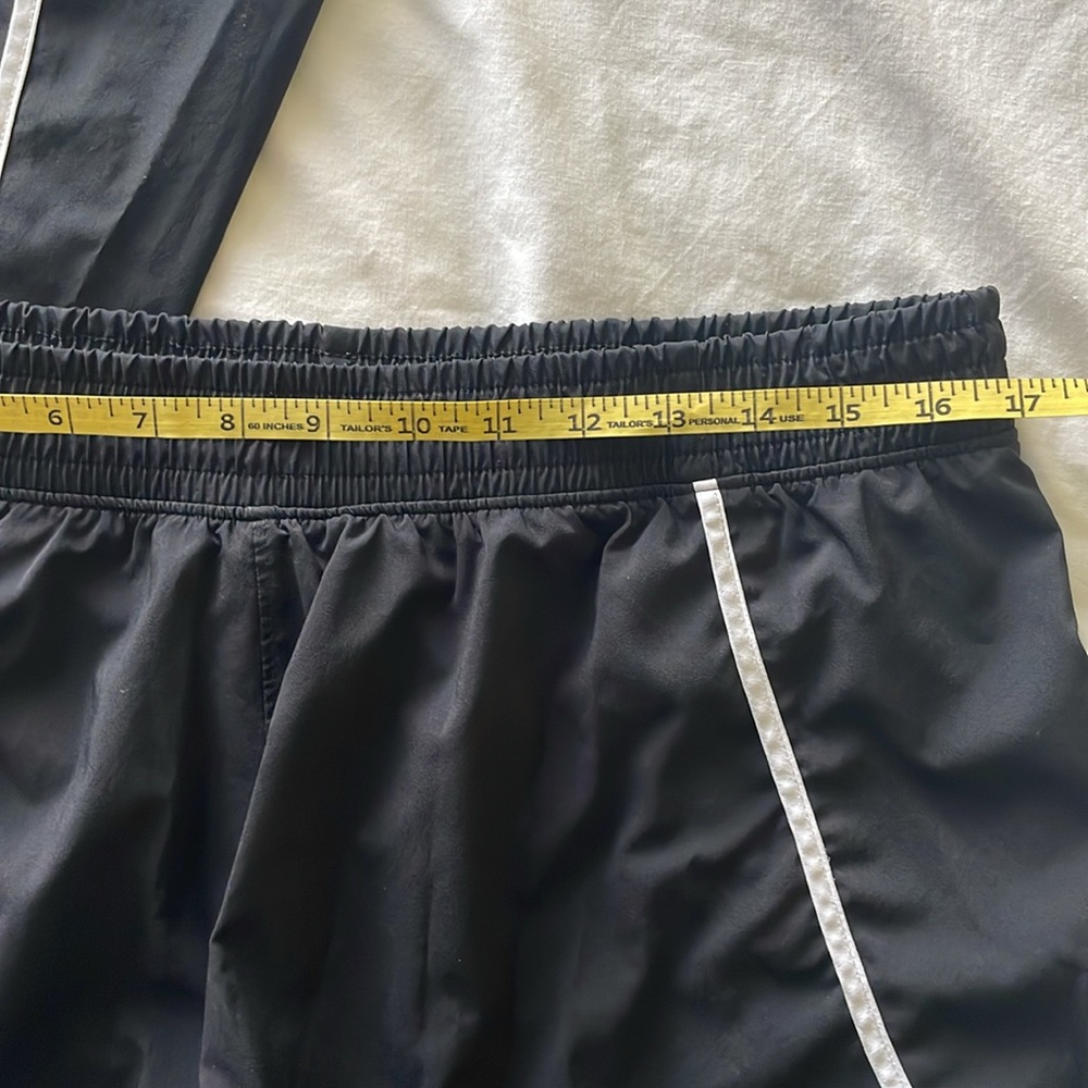 [New Balance] 2-in-1 Black Athletic Shorts with Compression Layer x2 - Picture 7 of 7